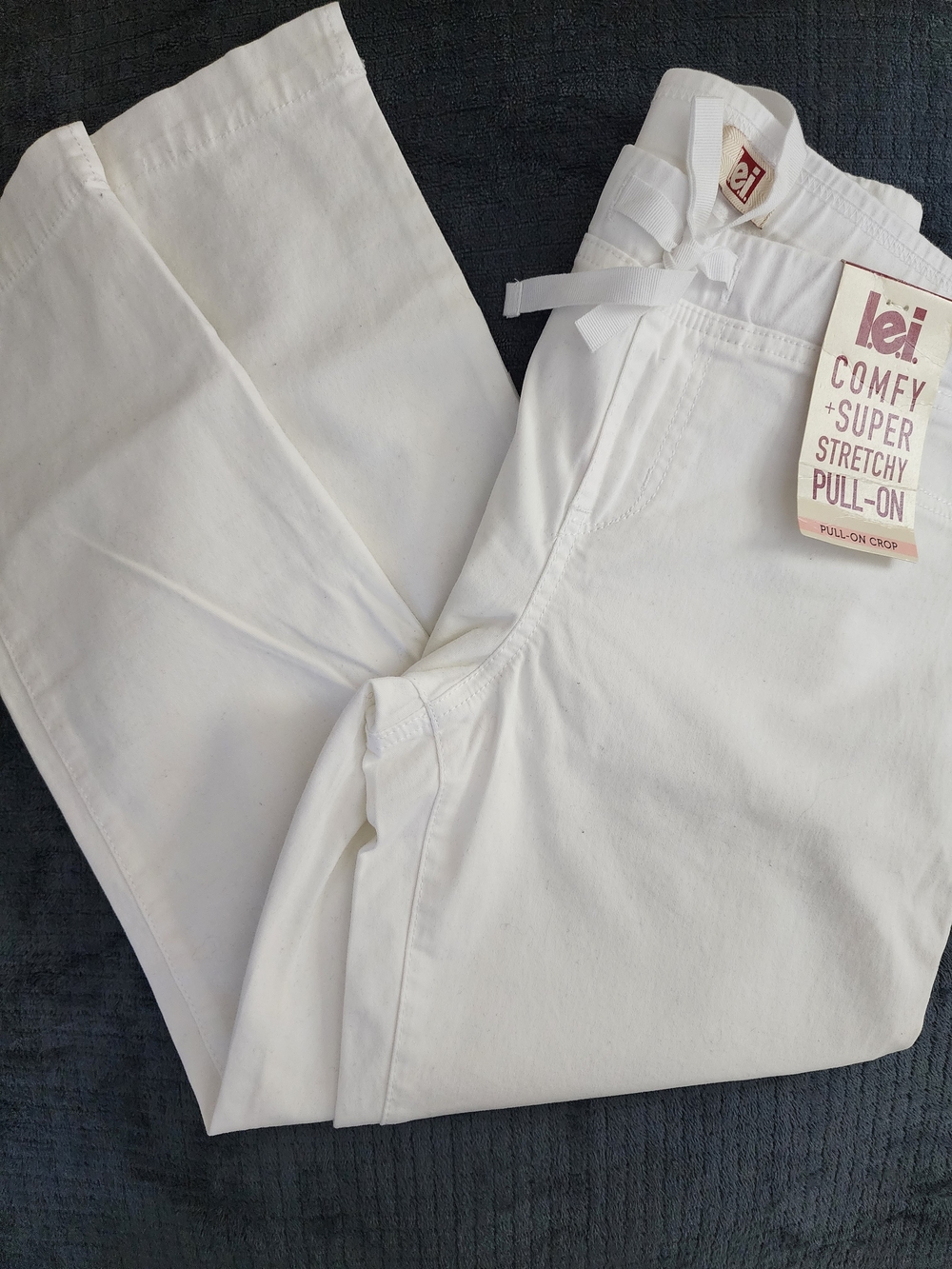 lei White Comfy Super Stretchy Pull-On Womans Capries